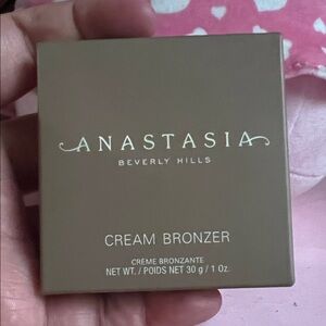 Anastasia Beverly Hills Cream Bronzer in Brown